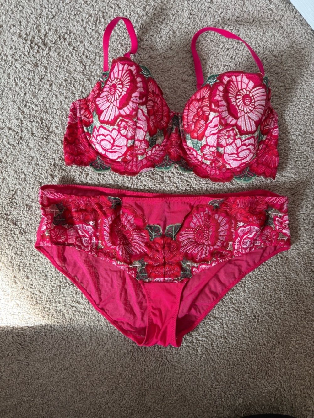 Adore Me Fuchsia Floral Lace Underwire Bra & Bikini Brief
